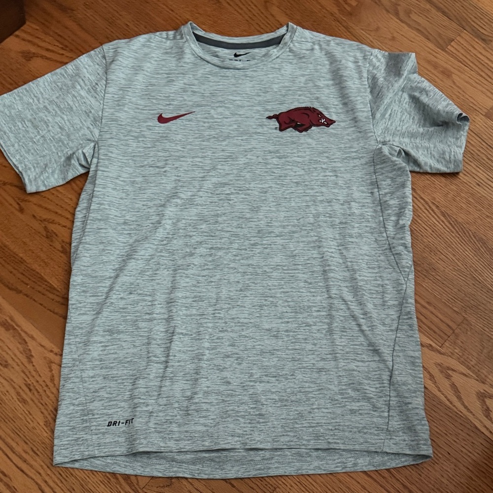 Nike Heather Gray and Red Men's Short Sleeve Tee